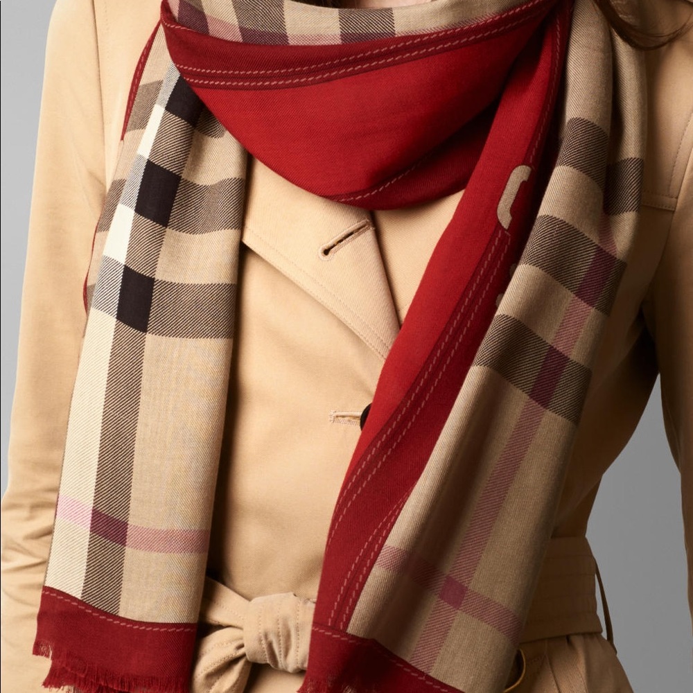 SOLD OUT! Burberry Haymarket Scarf
